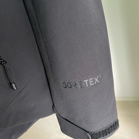 LIKE NEW Gore-Tex APEX Flex Weatherproof Jacket - Picture 3 of 7